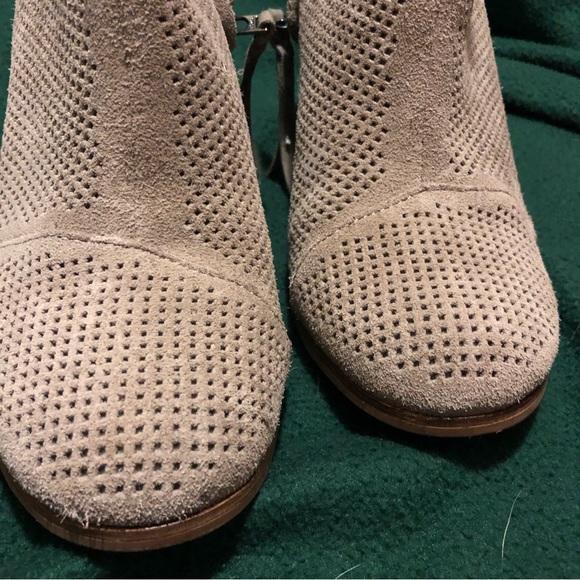 Toms suede, heeled booties. Perfect for fall! EUC - Picture 7 of 10